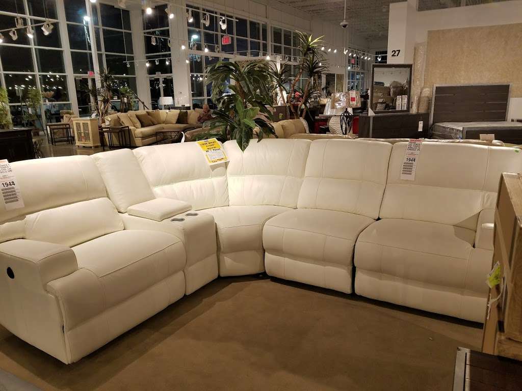 Rooms to Go Furniture Outlet | 18880 US-59, Humble, TX 77338 | Phone: (281) 706-8453