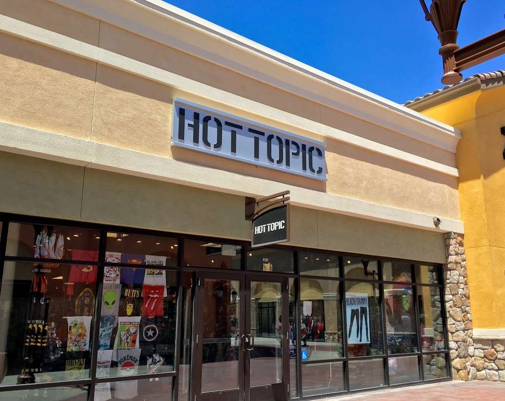 Hot Topic | 5701 Outlets at Tejon Pkwy #850, Arvin, CA 93203, USA | Phone: (661) 858-2874