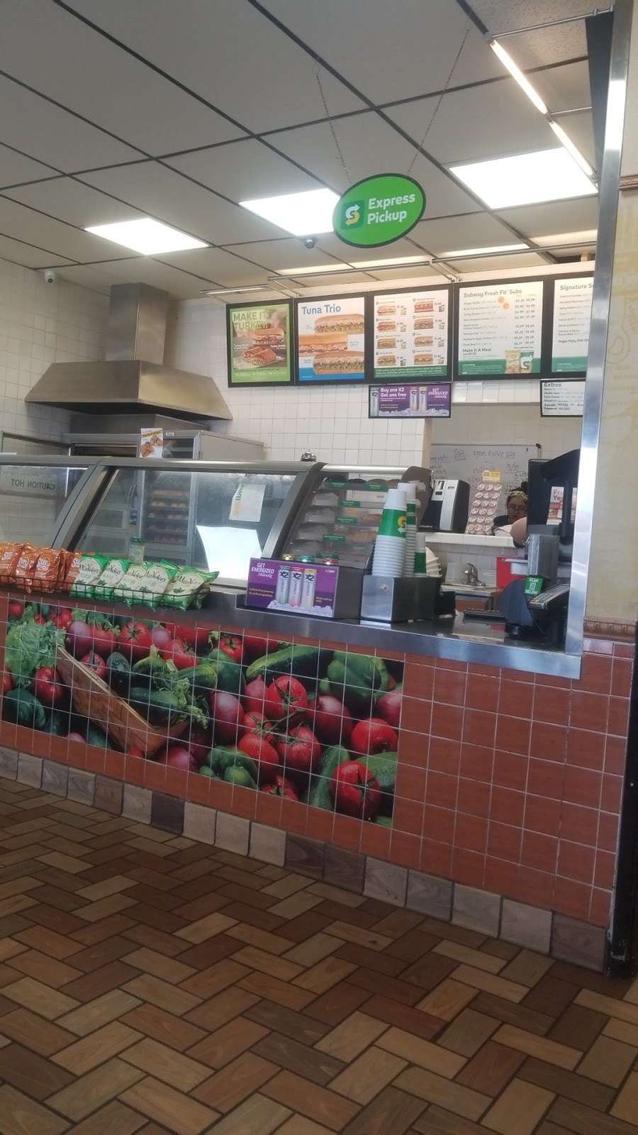 Subway Restaurants | 21580 Bear Valley Rd #B2-5, Square, Apple Valley, CA 92308, USA | Phone: (760) 240-2511