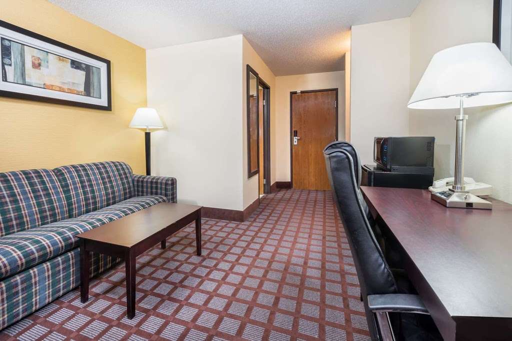 Super 8 by Wyndham Bloomington | 1751 N Stonelake Dr, Bloomington, IN 47404, USA | Phone: (812) 323-8000