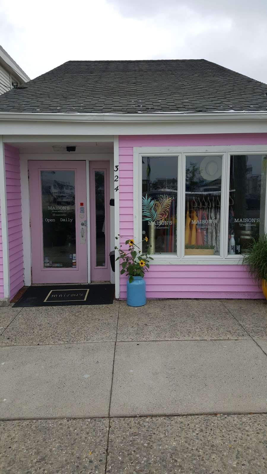 Maisons | 324 96th St, Stone Harbor, NJ 08247 | Phone: (609) 368-2800