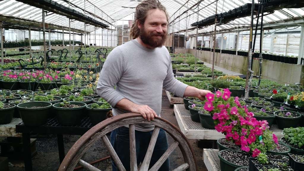 Schultes Garden Center | 811 E Wisconsin Ave, Pewaukee, WI 53072, USA | Phone: (262) 696-6342