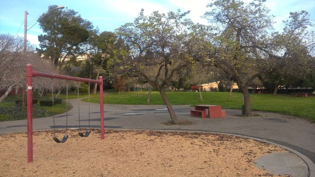 Fairway Greens Park | Hayward, CA 94544, USA