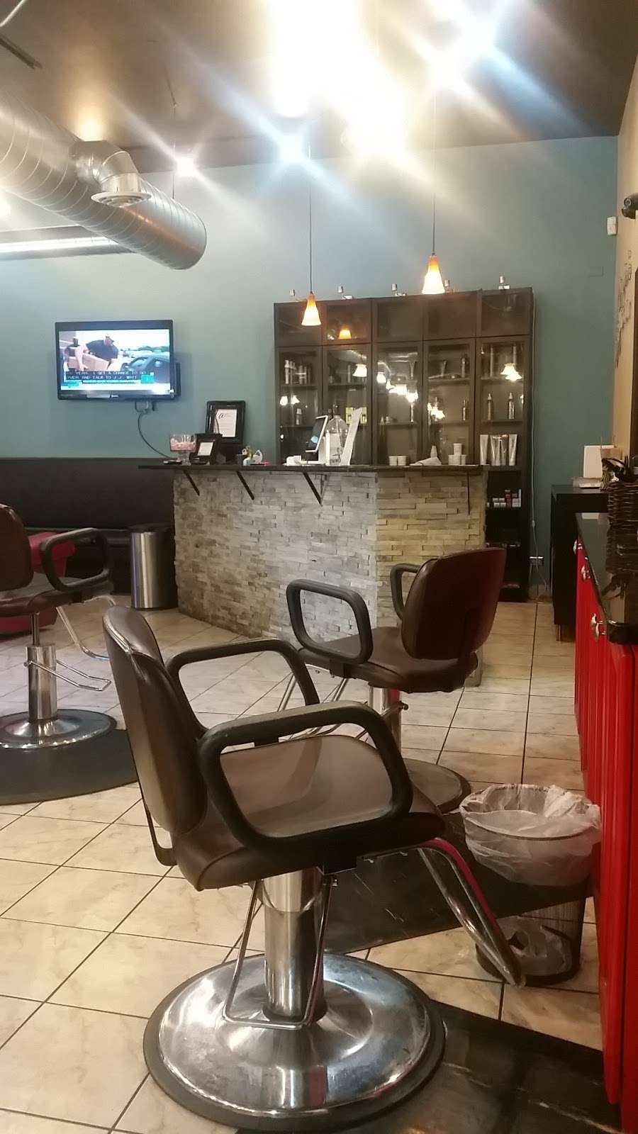 Angies Hair Salon | 2006, 1922 E 71st St, Chicago, IL 60649, USA | Phone: (773) 947-9305