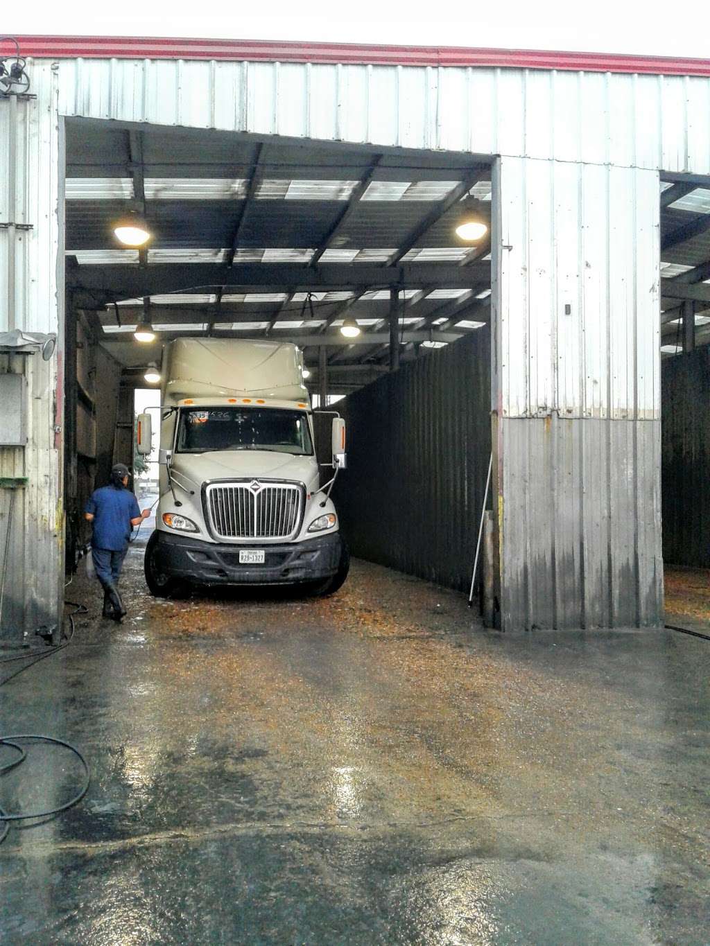 Houston Truck Wash & Lube, Inc. | 7821 Lyons Ave, Houston, TX 77029, USA | Phone: (713) 670-7700