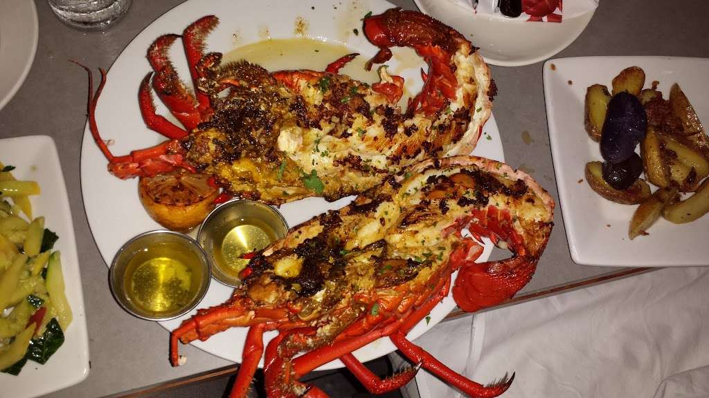 Bluewater Grill Seafood Restaurant | 665 N Harbor Dr, Redondo Beach, CA 90277 | Phone: (310) 318-3474