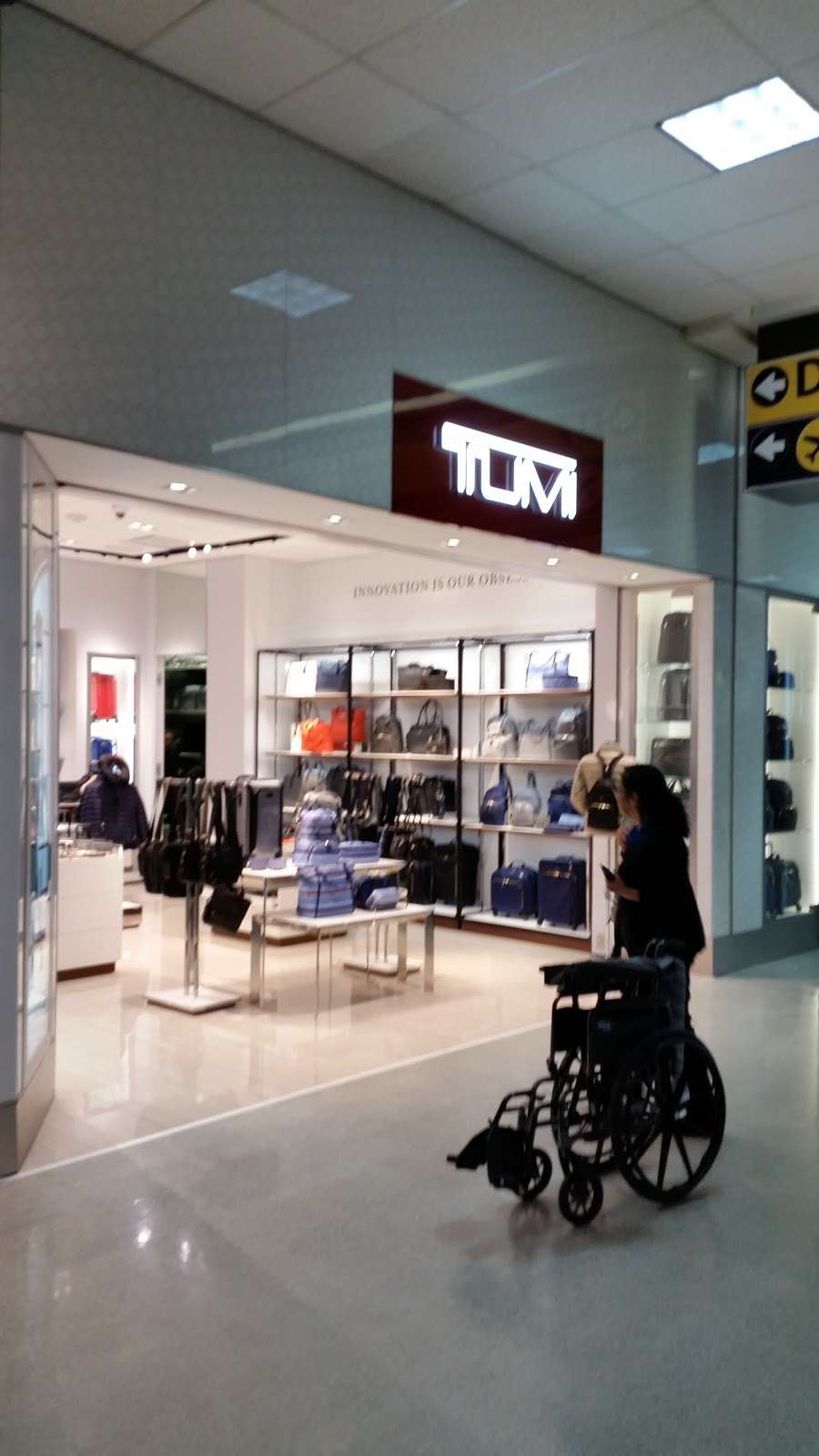 TUMI Store - Houston Airport | 3701 S Terminal Rd Terminal D, Houston, TX 77032 | Phone: (281) 443-0390