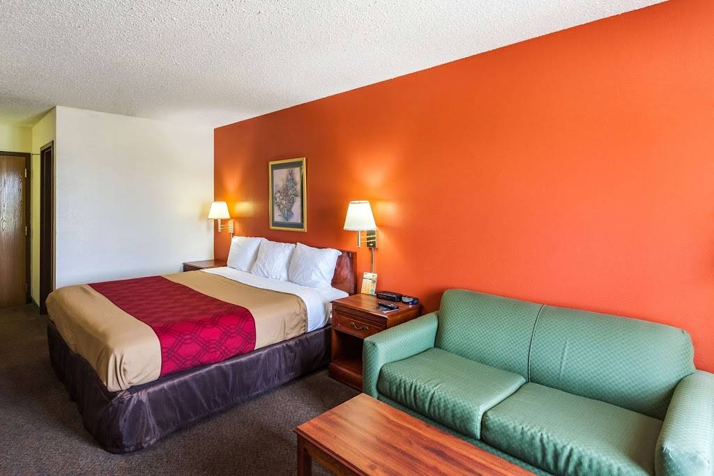 Econo Lodge | 1140 W Cornhusker Hwy, Lincoln, NE 68521 | Phone: (402) 475-4511