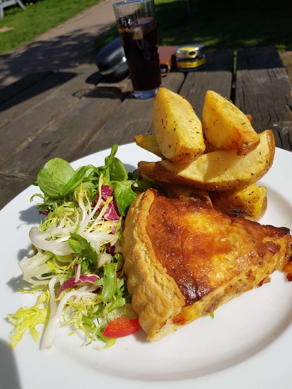 Rose & Crown | 24 High St, Sandridge, St Albans AL4 9DD, UK | Phone: 01727 859739