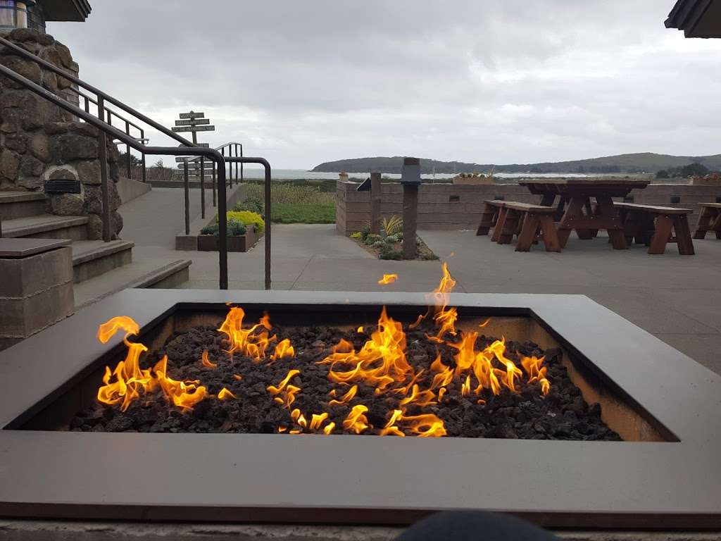 Drakes Fireside Lounge | 103 Coast Highway One, California 1, Bodega Bay, CA 94923, USA | Phone: (707) 875-3525