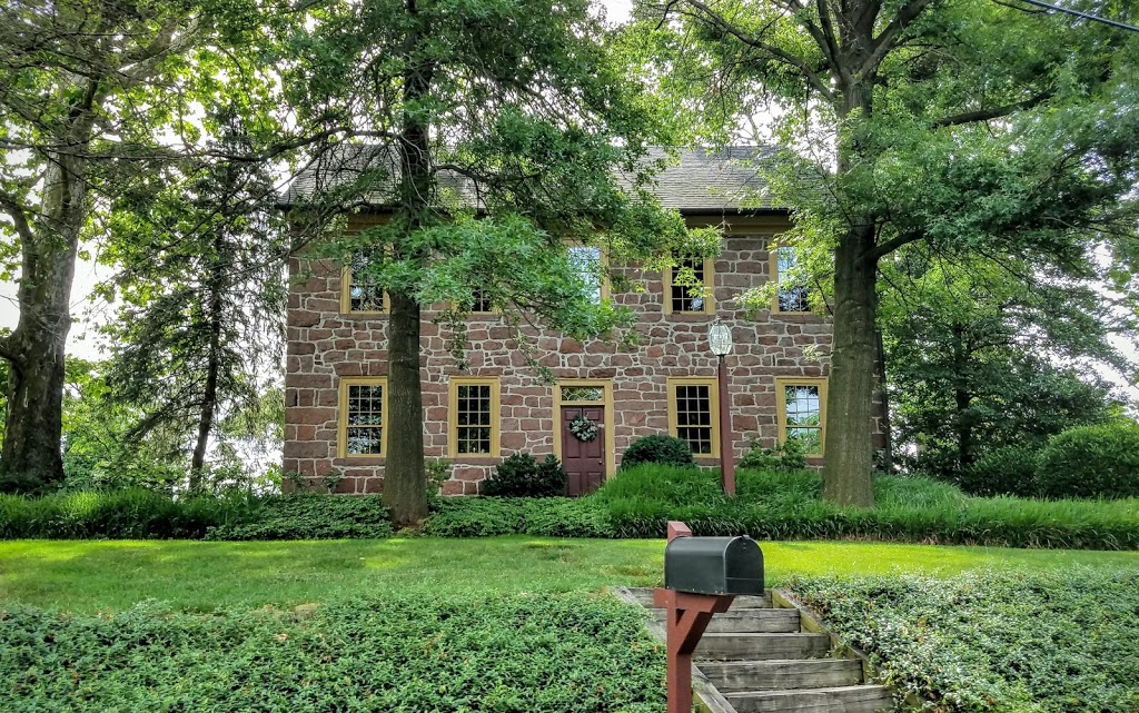 Brownstone Colonial Inn | 590 Galen Hall Rd, Reinholds, PA 17569, USA | Phone: (717) 484-4460