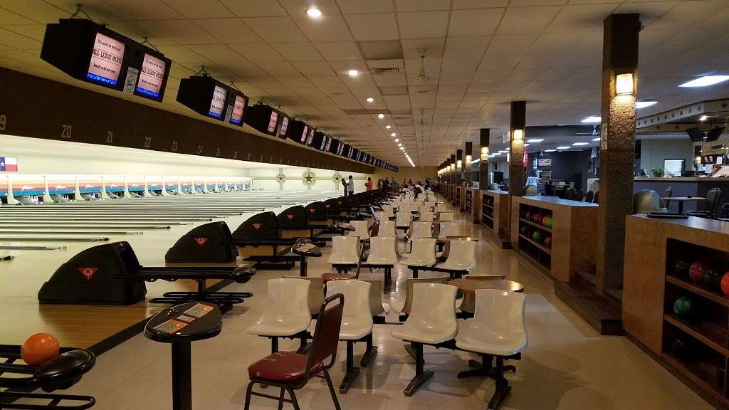 Forum Bowling Lanes | 2001 S Great SW Pkwy, Grand Prairie, TX 75051, USA | Phone: (972) 641-4406