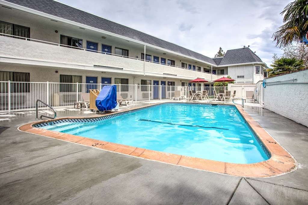 Motel 6 Fairfield North CA | 1473 Holiday Ln, Fairfield, CA 94534, USA | Phone: (707) 425-4565