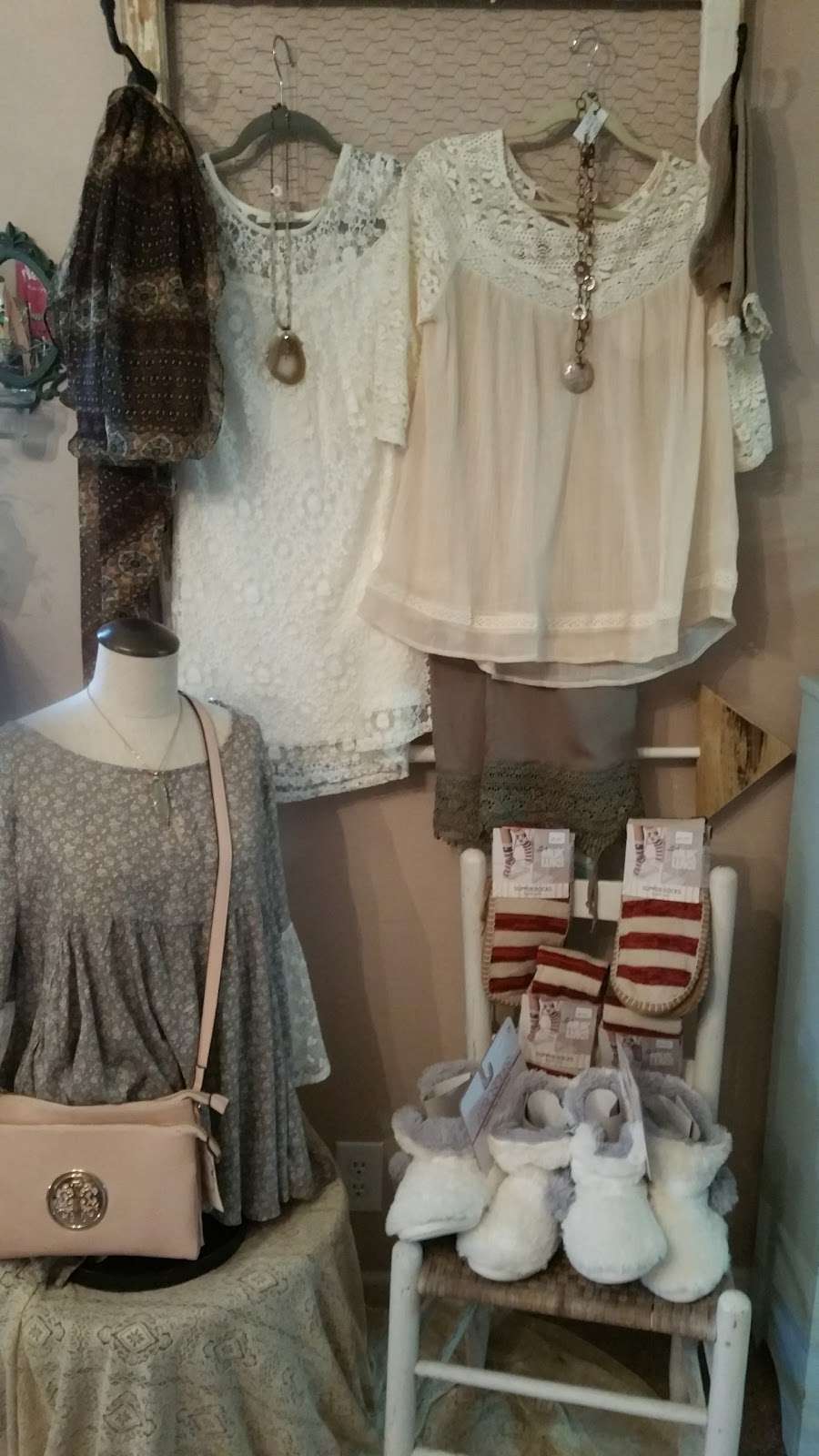 Shabby Chic Boutique | 9939 Charlotte Hwy, Fort Mill, SC 29707, USA | Phone: (704) 256-5421