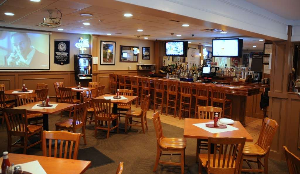 Vazzys 19th Hole | 2390 Easton Turnpike, Fairfield, CT 06825, USA | Phone: (203) 396-0147