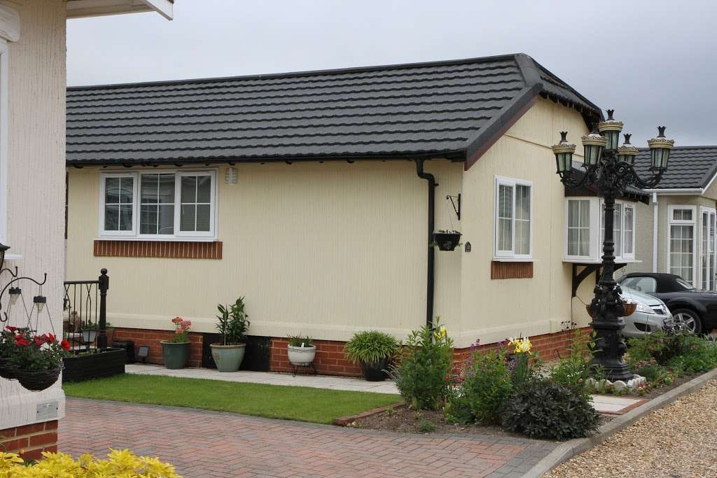 Wyldecrest The Oaks Residential Park | Beare Green, Horsham Rd, Surrey, Beare Green, Dorking RH5 4PH, UK | Phone: 01483 233649