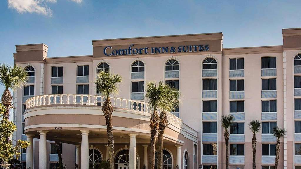 Comfort Inn & Suites Lakeland North I-4 | 3520 North, US Hwy 98 N, Lakeland, FL 33809, USA | Phone: (863) 859-0100