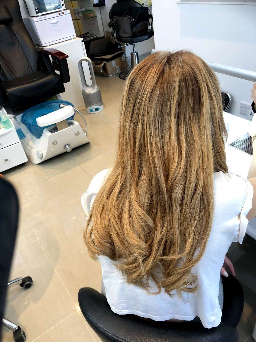 Louise Kelly Salon | 16 Forest Dr, Theydon Bois, Epping CM16 7EY, UK | Phone: 01992 815929