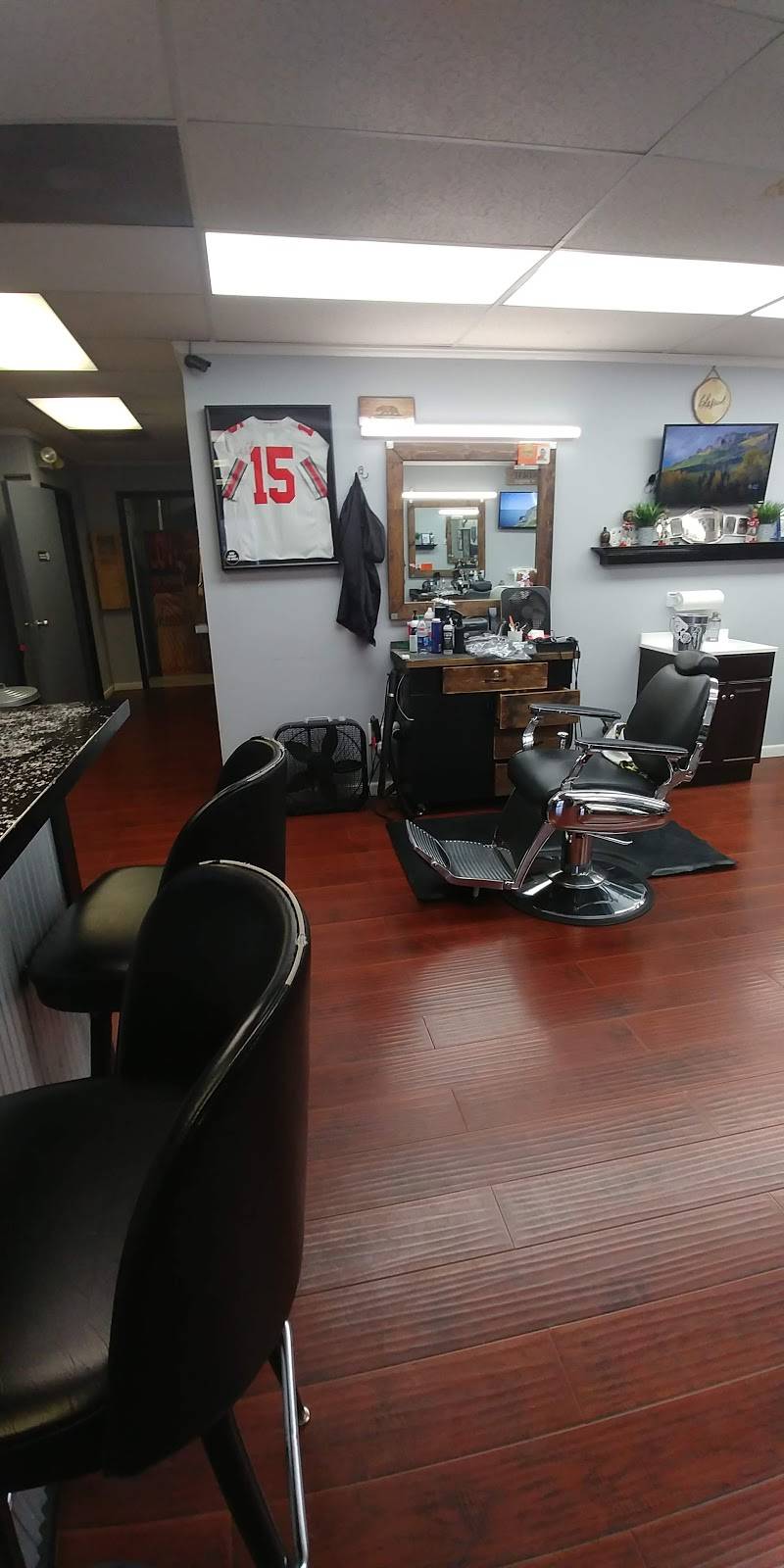 Blank Canvas Barbershop | 2330 Harrisburg Pike, Grove City, OH 43123, USA | Phone: (614) 957-5192