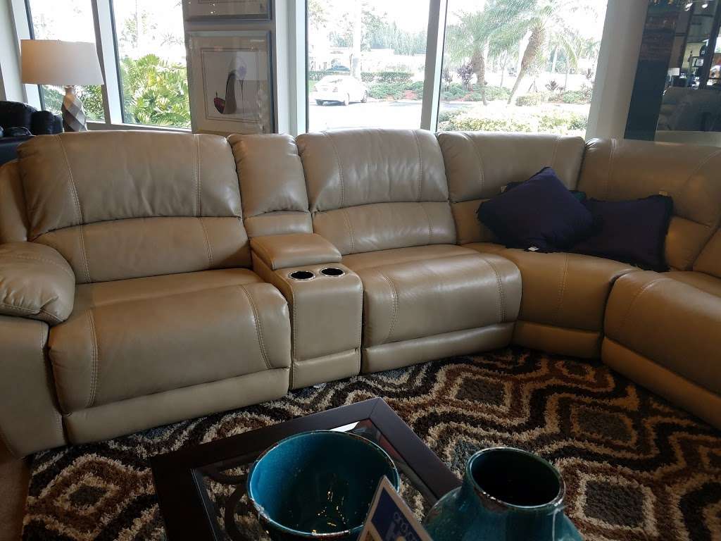 Rooms To Go Furniture Store | 161 South State Road 7 Suite A, Wellington, FL 33414, USA | Phone: (561) 422-8884