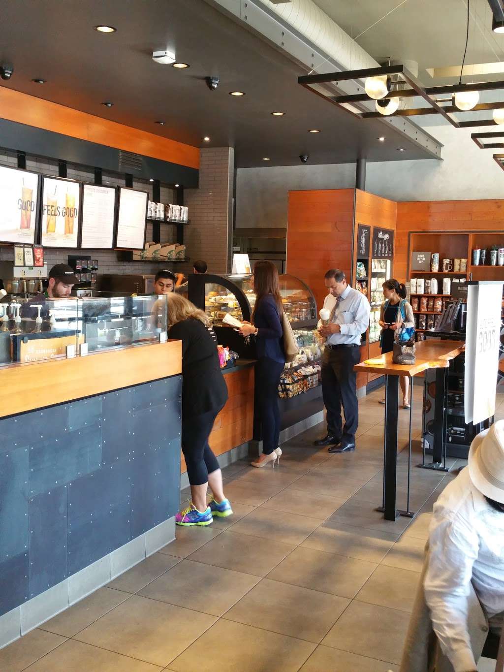 Starbucks | 9811 S Santa Monica Blvd, Beverly Hills, CA 90210, USA | Phone: (310) 552-3133