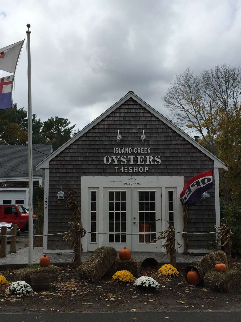 Island Creek Oyster Retail Shop | 296 Parks St, Duxbury, MA 02332, USA | Phone: (781) 566-5019