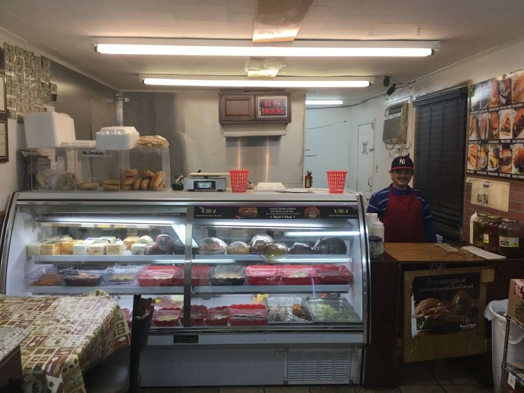 A&Z deli | 205 Pennsylvania Ave a, Matamoras, PA 18336, USA | Phone: (570) 491-5690