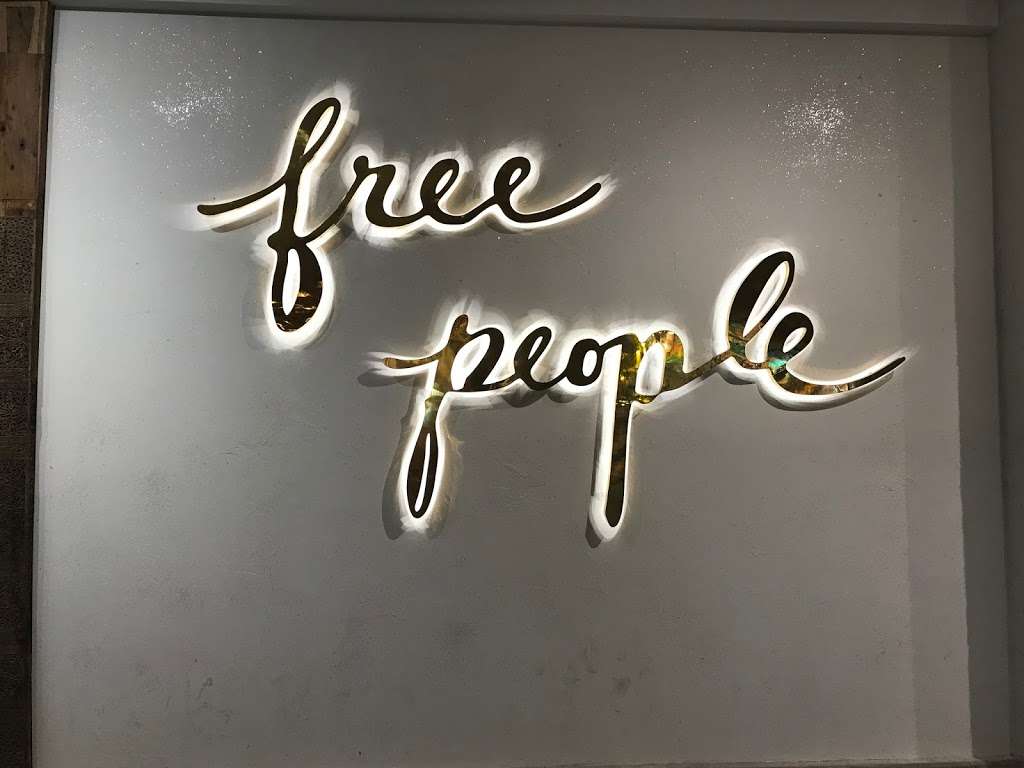 Free People | 690 W Dekalb Pike, King of Prussia, PA 19406, USA | Phone: (610) 354-8926