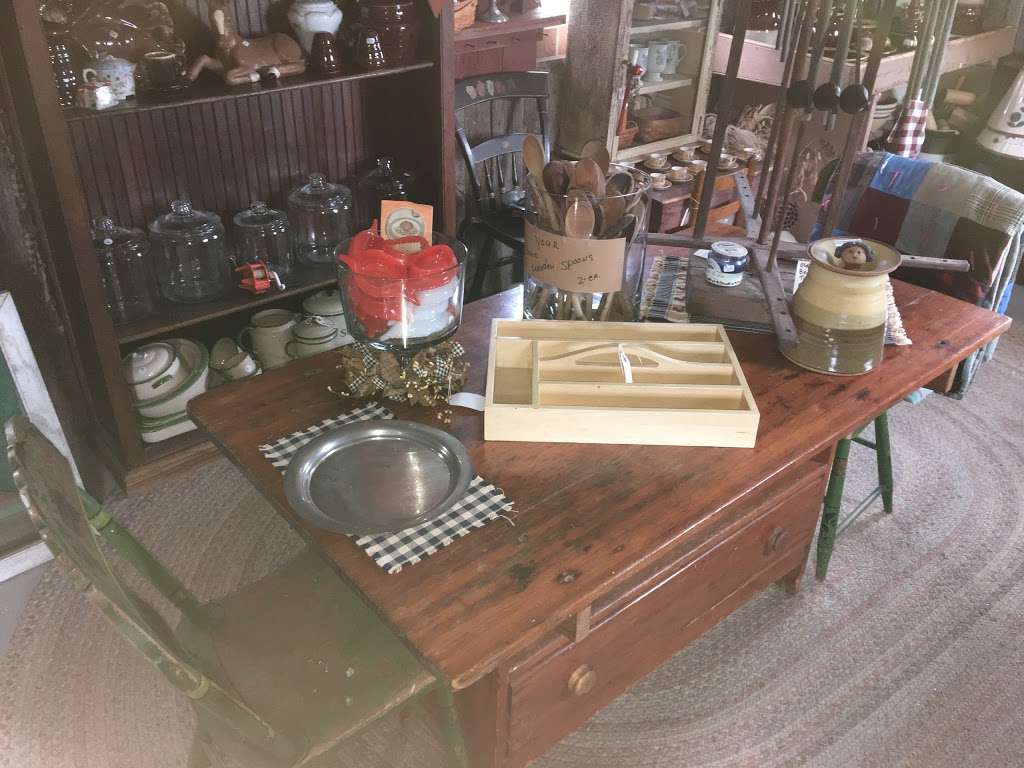 Fox Hill Farm Antiques & Collectibles | 3624 Bowser Rd, New Freedom, PA 17349, USA | Phone: (717) 235-0734