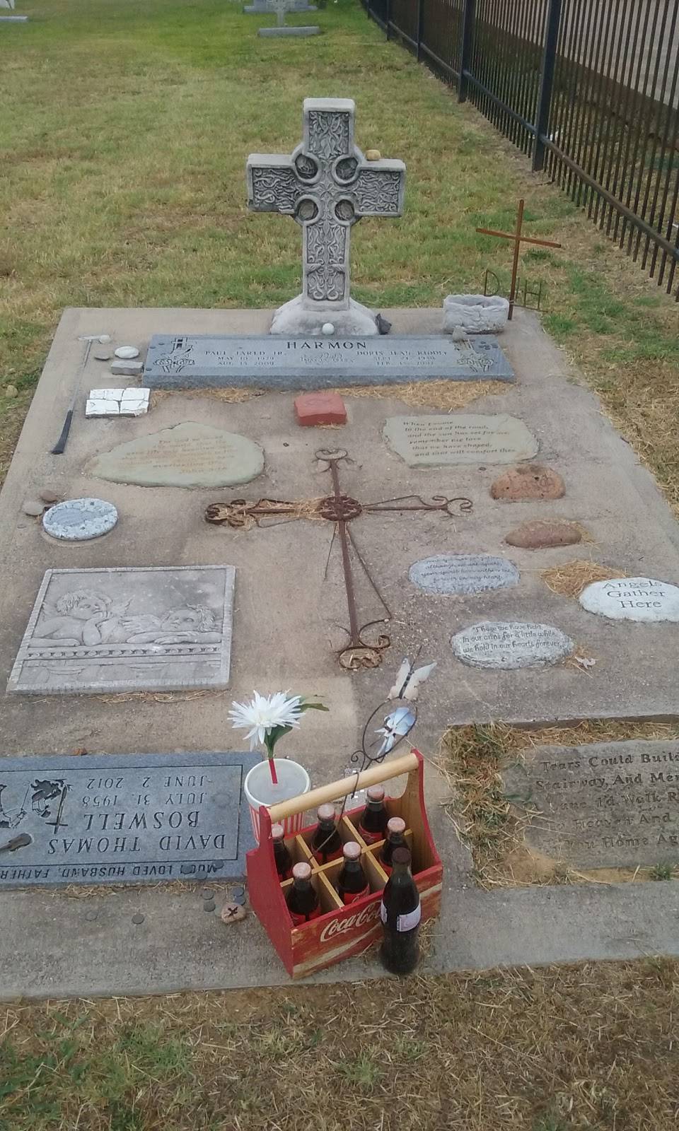 Smithfield Cemetery | 6704 Smithfield Rd, North Richland Hills, TX 76182, USA | Phone: (817) 281-5278