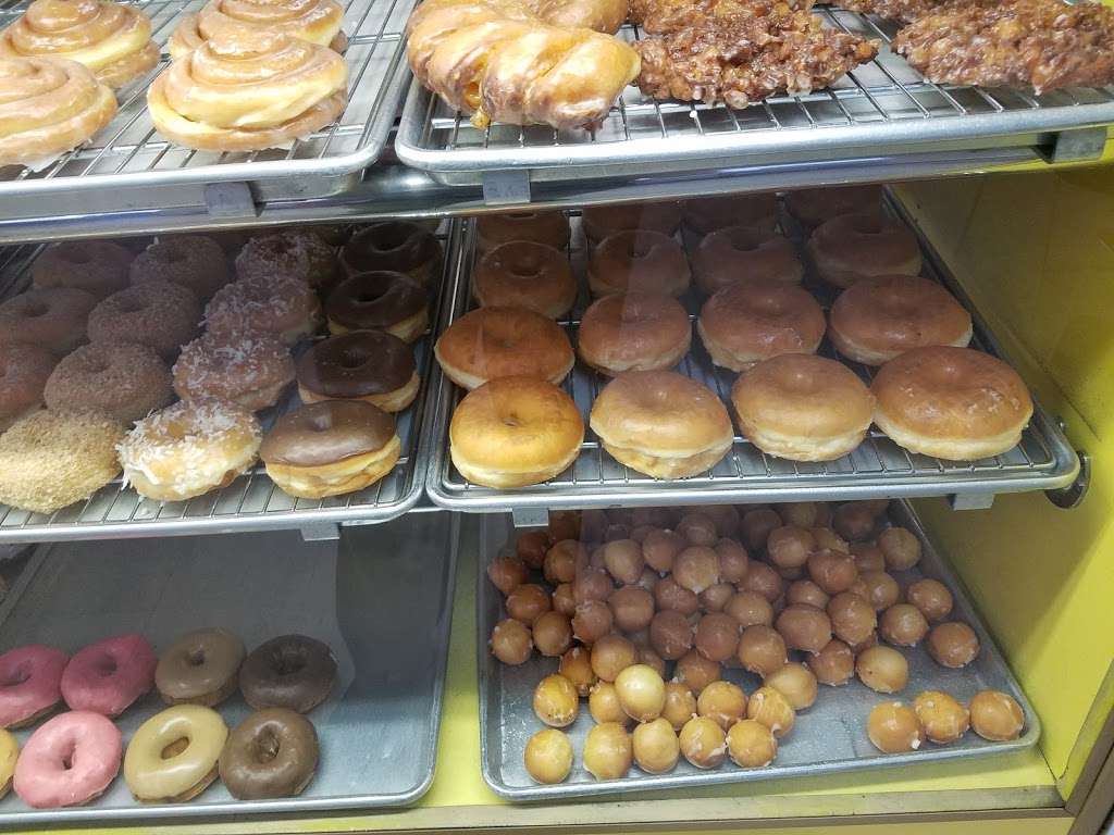 Bakers Dozen Donuts | 2620 Artesia Blvd, Redondo Beach, CA 90278, USA | Phone: (310) 379-0693