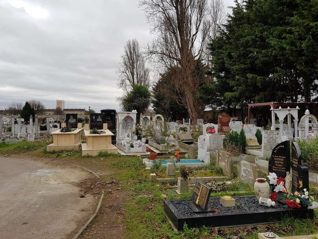 Tottenham Park Cemetery | 247 Montagu Rd, London N18 2NF, UK | Phone: 01375 891440