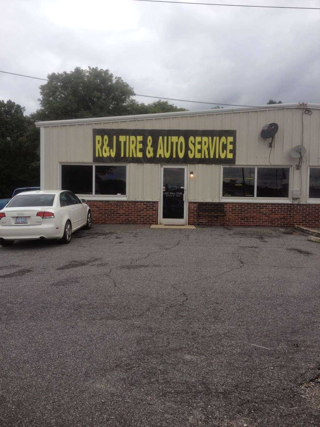 R&J Tire & auto service | 3117 US Hwy 70 SE, Newton, NC 28658, USA | Phone: (828) 292-0093