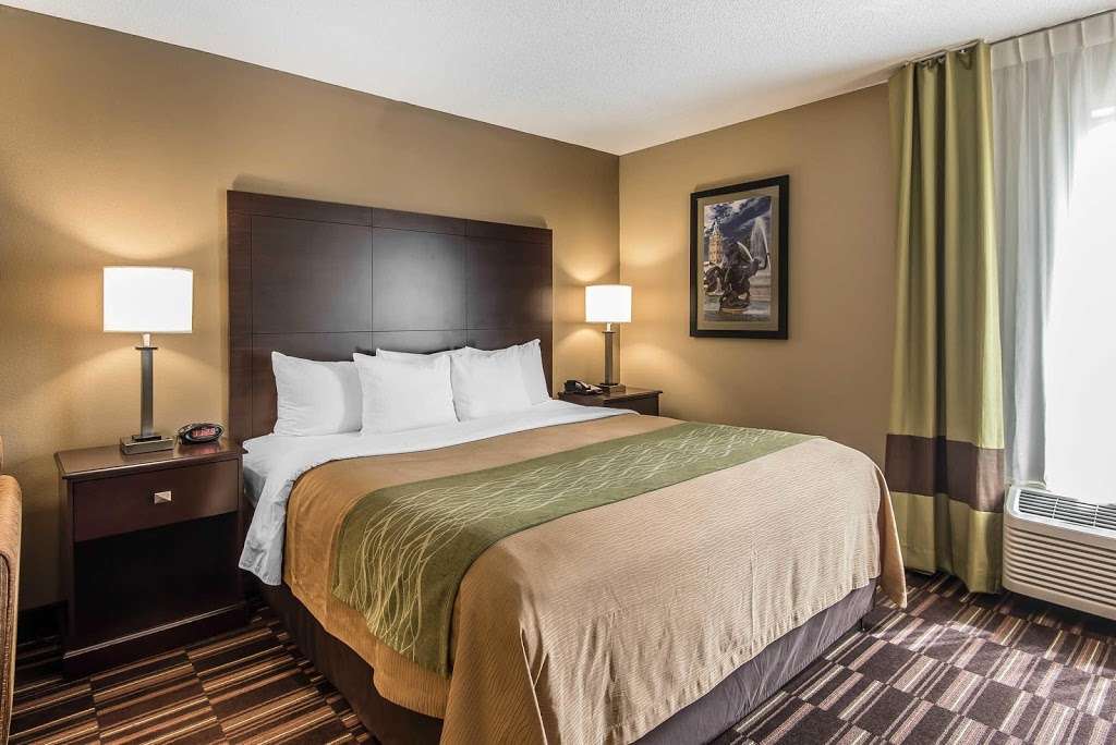 Comfort Inn & Suites Kansas City - Northeast | 7300 NE Parvin Rd, Kansas City, MO 64117 | Phone: (816) 454-3500