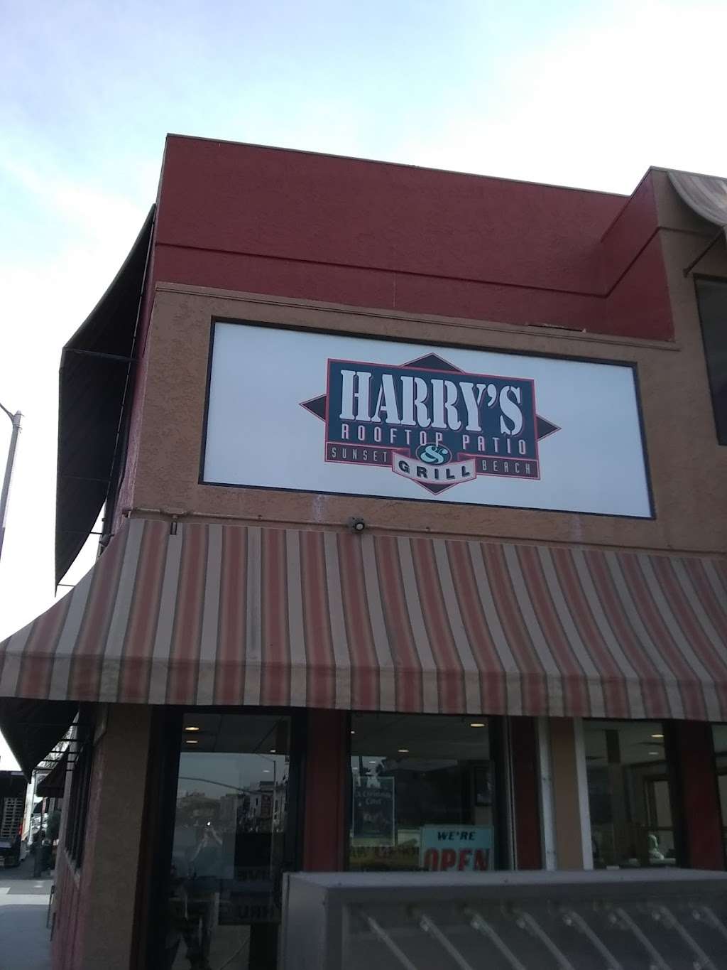 Harrys Grill | 16685 Pacific Coast Hwy, Sunset Beach, CA 90742, USA | Phone: (562) 592-9500