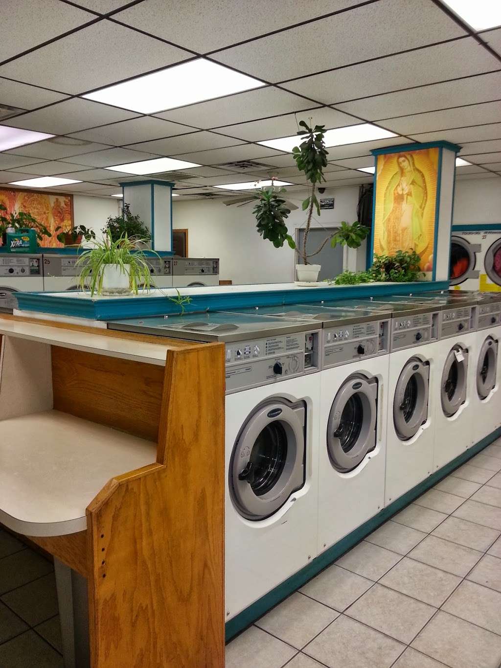 Town Coin Laundry | 624 W Algonquin Rd, Des Plaines, IL 60016 | Phone: (847) 364-9630