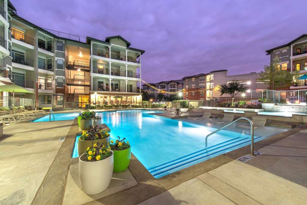 Olympus Las Colinas Luxury Apartments | 692 Lake Carolyn Pkwy, Irving, TX 75039, USA | Phone: (972) 556-0506