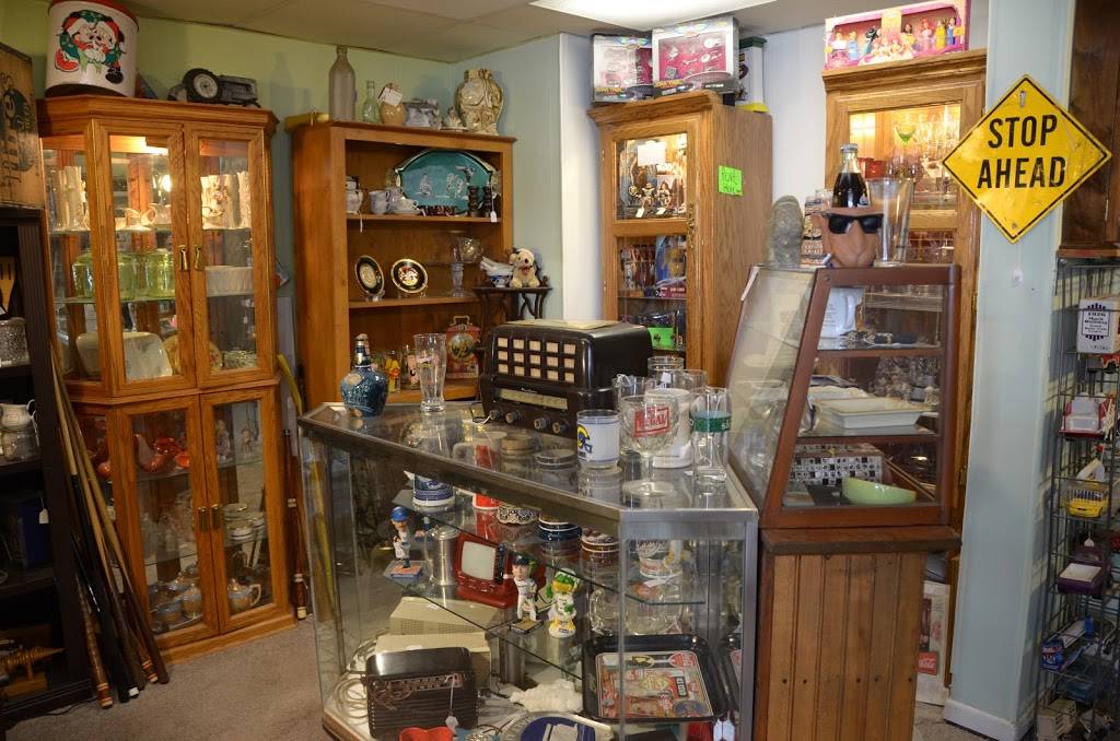 Monona Antique Mini Mall | 4601 Monona Dr, Madison, WI 53716, USA | Phone: (608) 333-7812