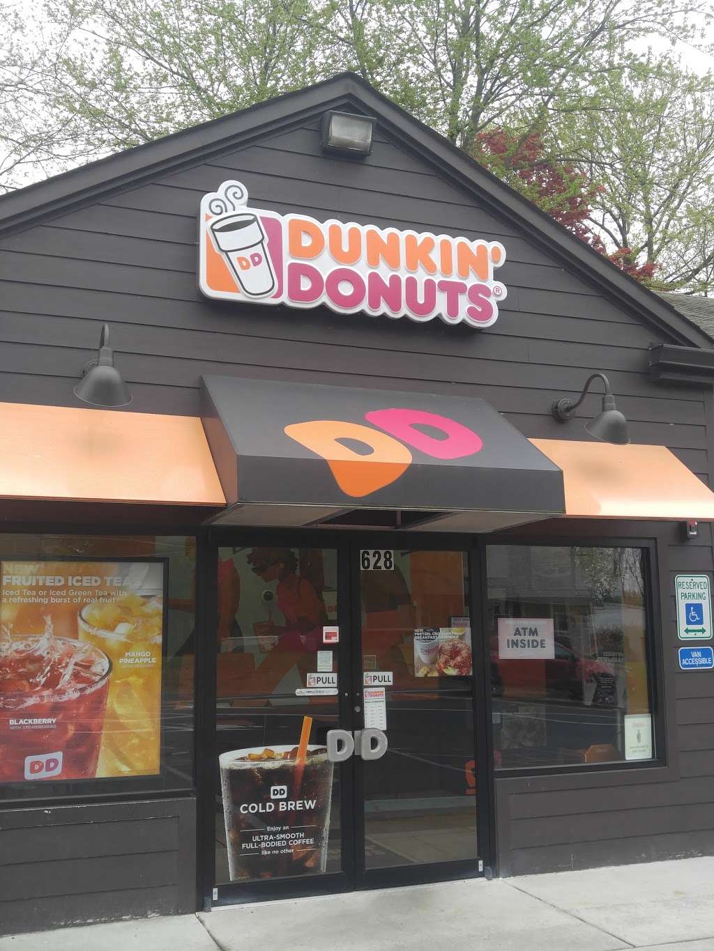 Dunkin Donuts | 628 W Maple Ave, Langhorne, PA 19047, USA