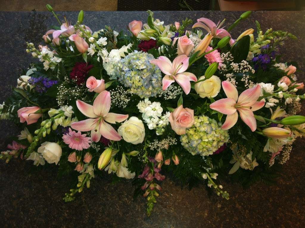 Bethel Flower Market | 23 Stony Hill Rd, Bethel, CT 06801, USA | Phone: (203) 790-1111