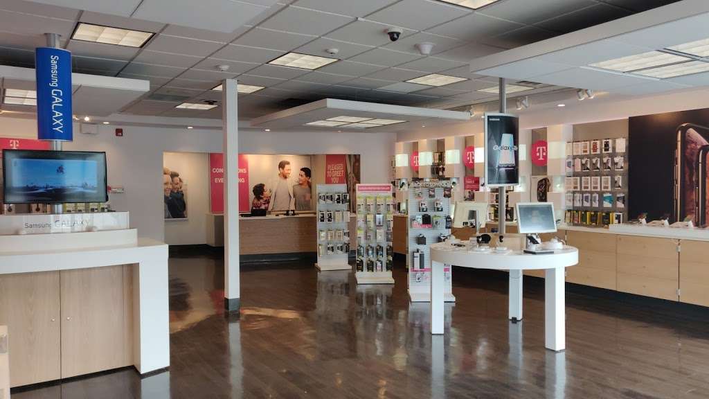 T-Mobile | 636 NJ-17, Paramus, NJ 07652, USA | Phone: (201) 447-7000