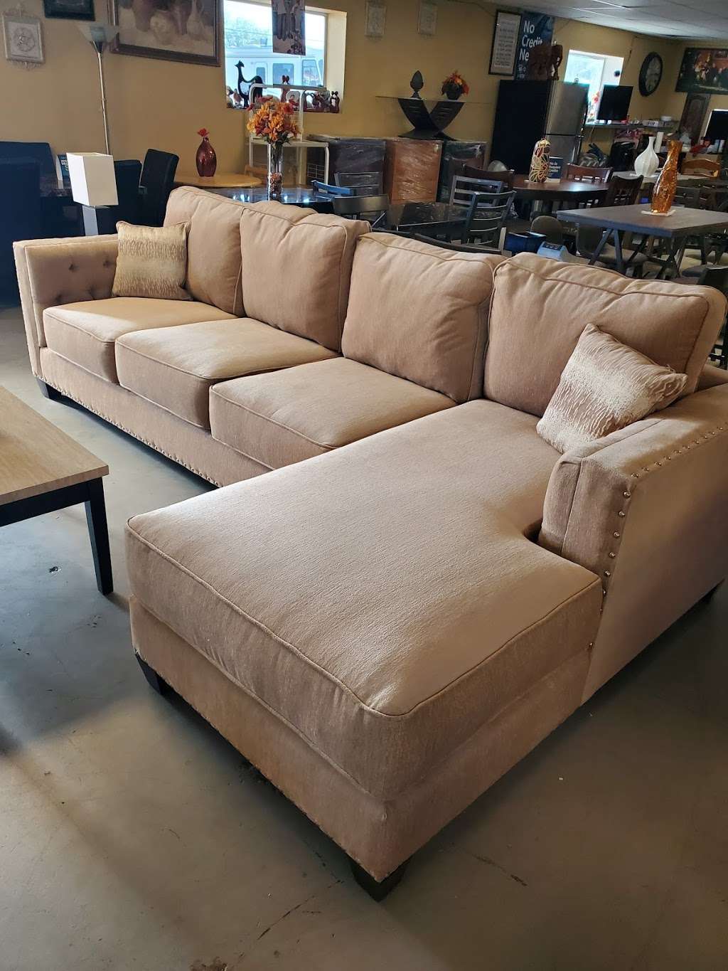 Arizbely Furniture LLC | 107 W Broadway Rd, Mesa, AZ 85210, USA | Phone: (480) 227-8143