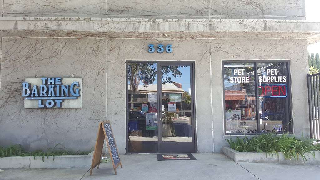 Barking Lot | 336 N Larchmont Blvd, Los Angeles, CA 90004 | Phone: (323) 464-3031