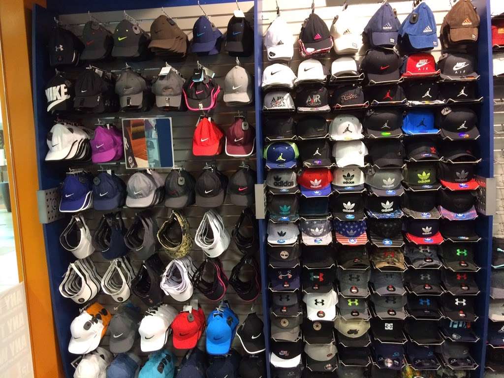 Lids | 7501 W Cermak Rd, North Riverside, IL 60546, USA | Phone: (708) 244-7186