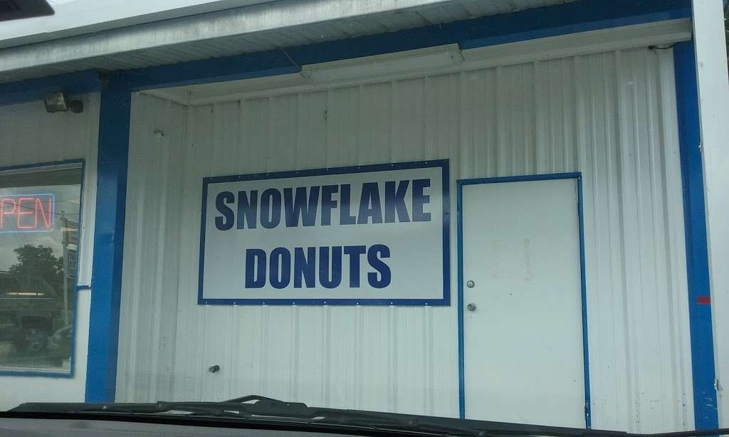 Snowflake Donuts | 6825 Commerce St, Wallis, TX 77485, USA | Phone: (979) 478-2361