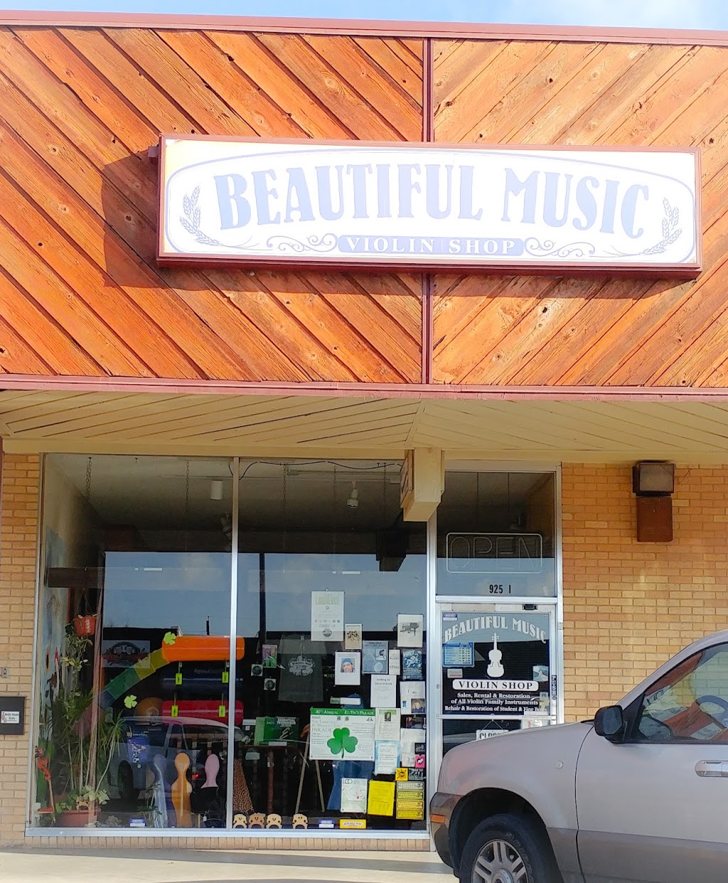 Beautiful Music Violin Shop | 925 Iowa St i, Lawrence, KS 66044, USA | Phone: (785) 856-8755