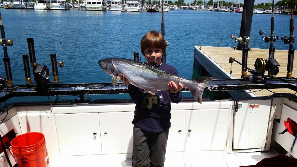 Skyline Fishing Charters | 2 W Belmont Harbor Dr, Chicago, IL 60657, USA | Phone: (312) 206-8800
