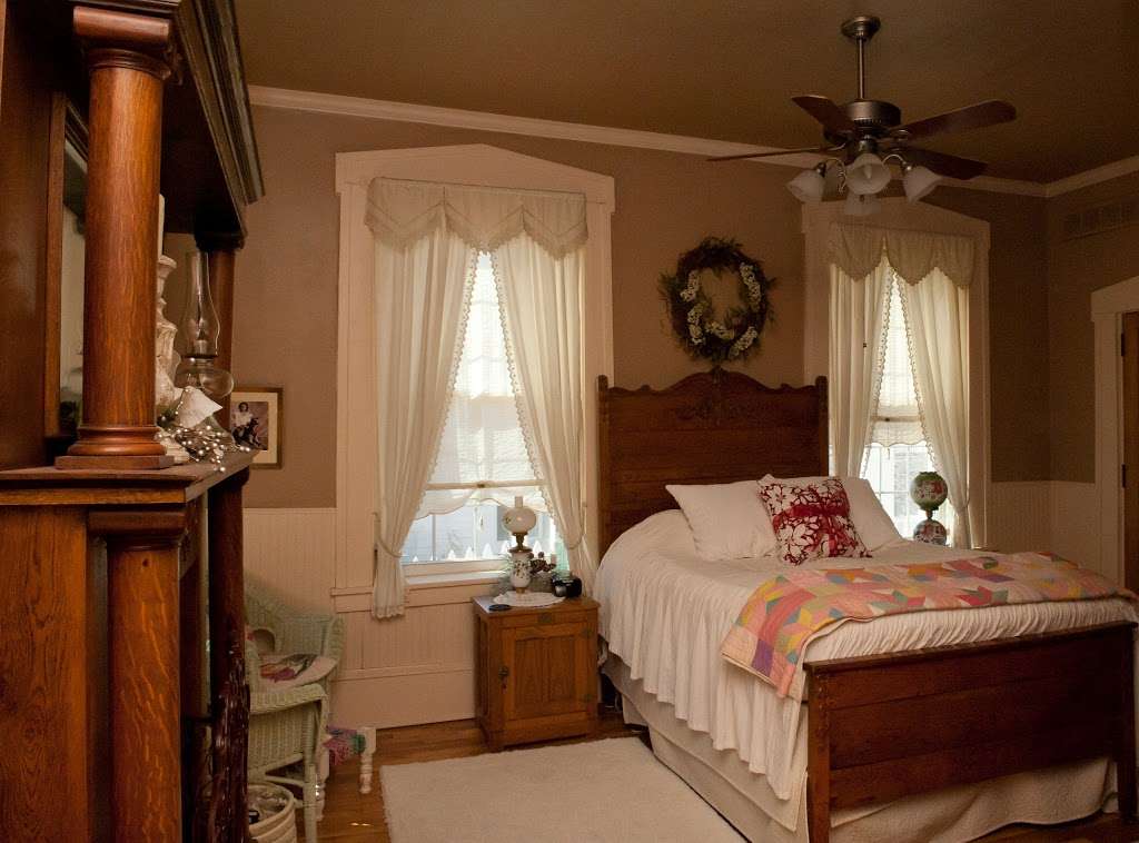 Hatchery House Bed & Breakfast | 618 Short St, Weston, MO 64098, USA | Phone: (816) 640-5700