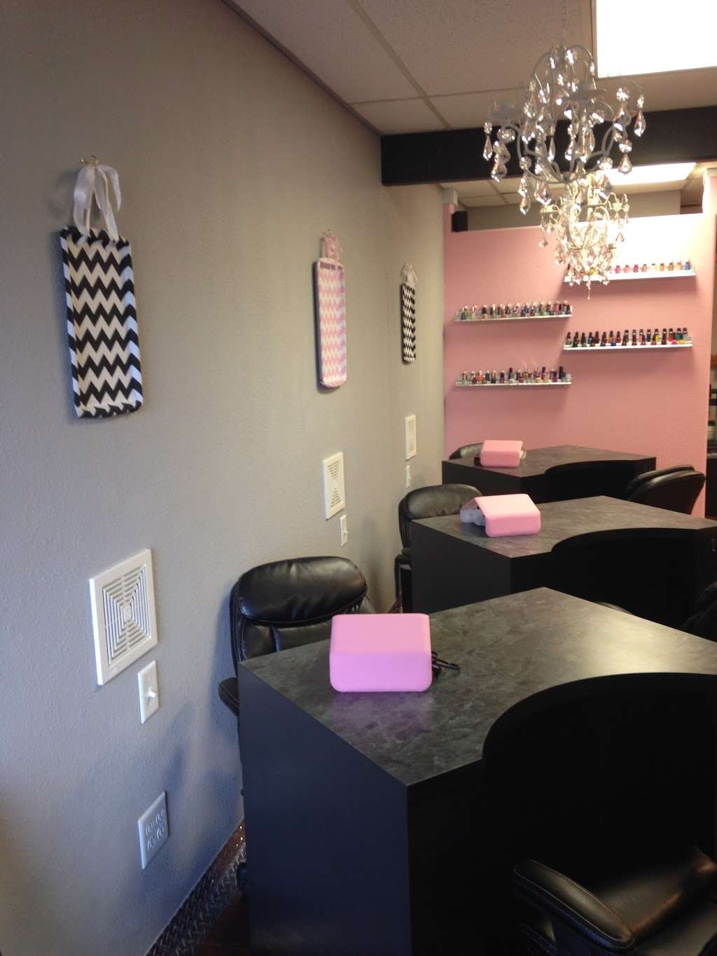 Embellish Nails &Spa | 6013 SE Hames Rd suite 1&2, Belleview, FL 34420, USA | Phone: (352) 347-1711