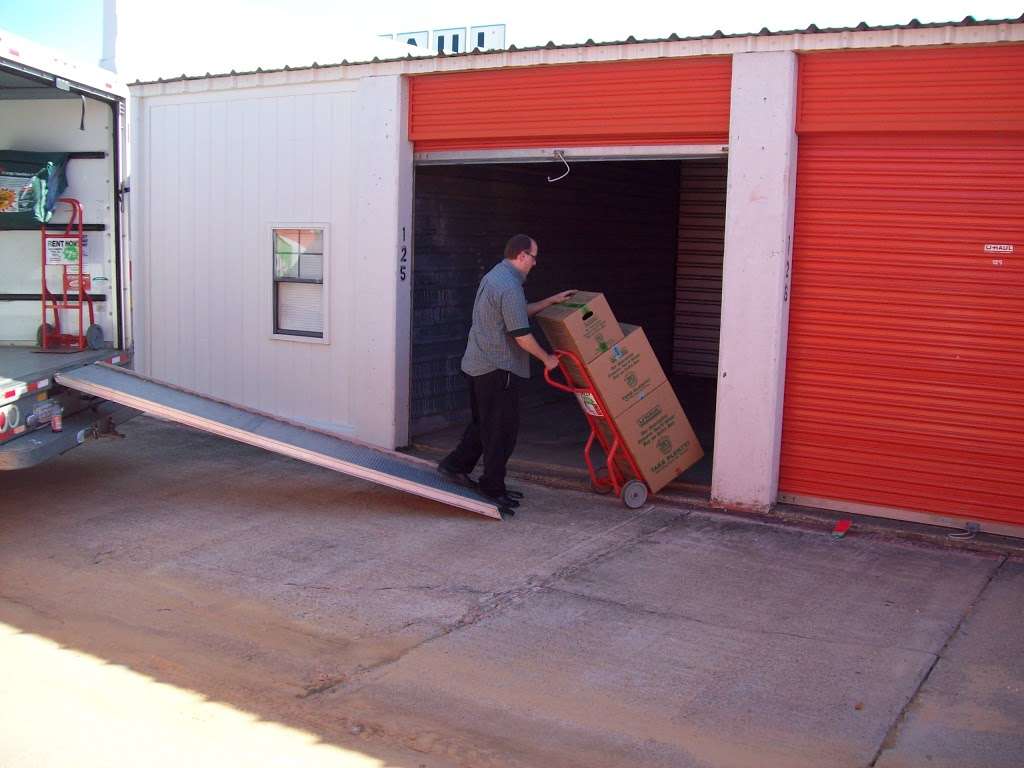 U-Haul Moving & Storage of De Soto | 1245 S, I-35, DeSoto, TX 75115, USA | Phone: (972) 230-1337